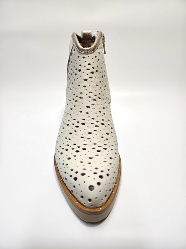 ARON – Image 2