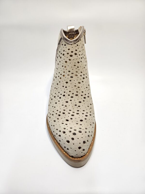 ARON – Image 6